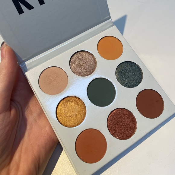 Kylie Cosmetics Blue Honey Eyeshadow Palette - Picture 5 of 6